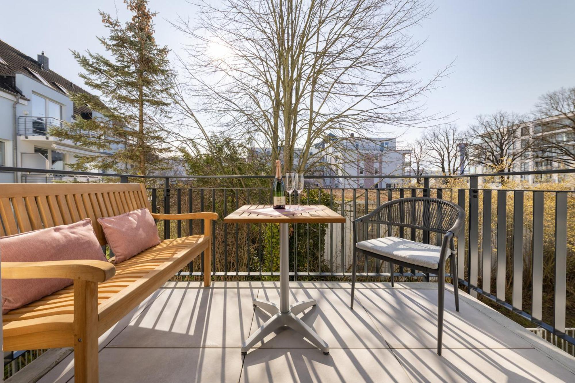 Ferienwohnung Strom Acht - Modern Frisch Inkl Stellplatz, Balkon - 200M Zum Alten Strom Rostock Esterno foto